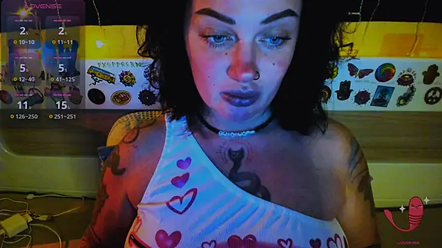 EllieOz online show from December 17, 3:38 pm