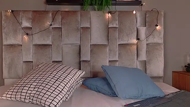 nahomi campbell online show from December 2, 7:49 pm