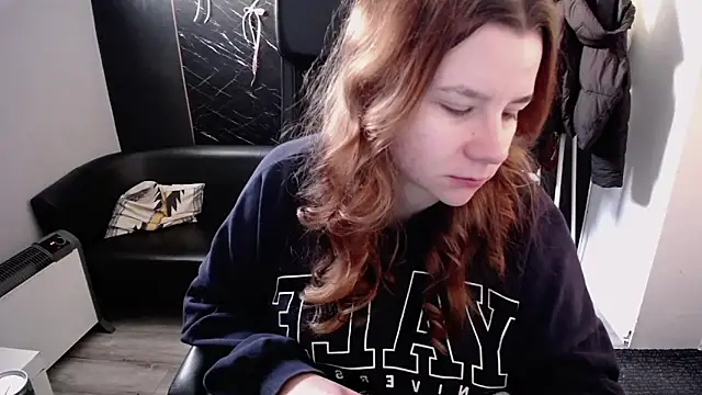 littleviki7 online show from March 9, 7:44 am