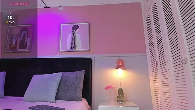 chloe watson  online show from October 29, 8:11 pm