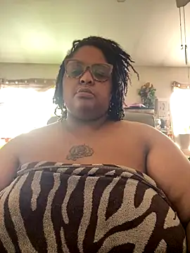 Snapshot of kweenxkarma chatting on October 6, 10:03 pm kweenxkarma online show from October 6, 10:03 pm