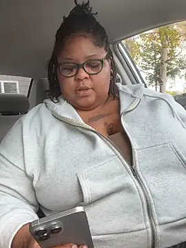 Snapshot of kweenxkarma chatting on September 25, 1:15 am kweenxkarma online show from September 25, 1:15 am