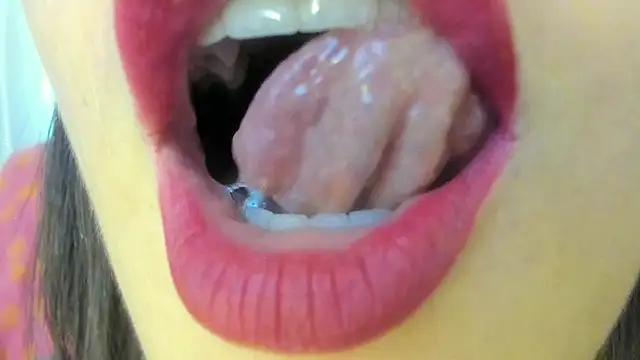 queen fetish online show from June 24, 4:39 pm