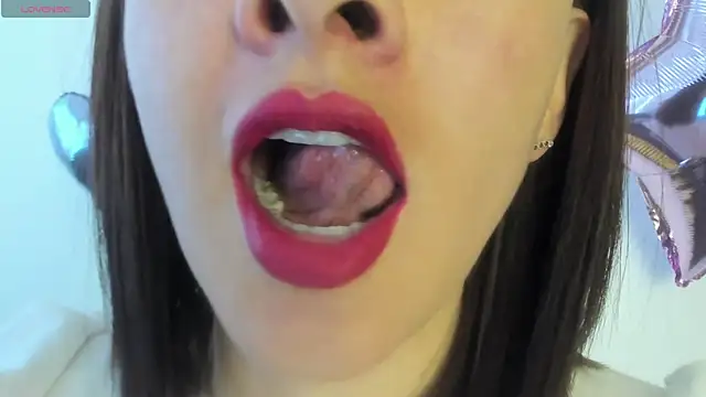 queen fetish online show from June 18, 3:39 pm