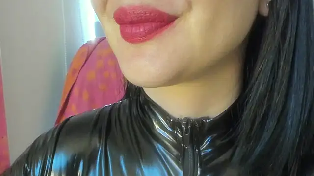 queen fetish online show from July 13, 9:15 pm