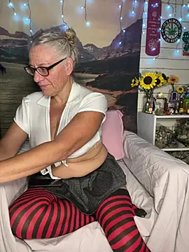 TrenaAnne online show from June 25, 2:29 pm