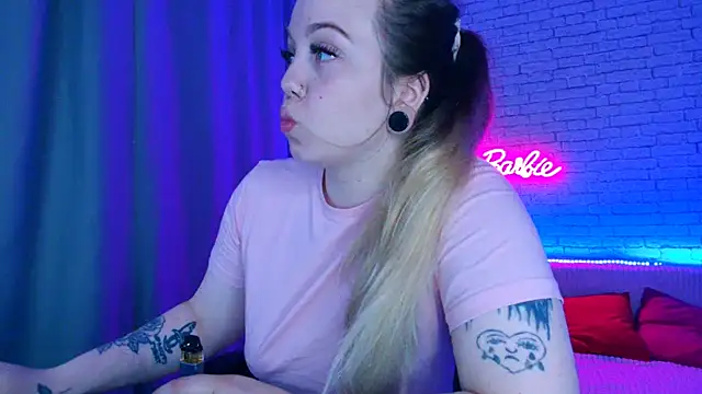 -Stacyy- online show from July 23, 8:22 am