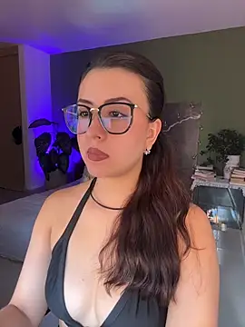 EmaSaenz online show from July 14, 10:03 pm