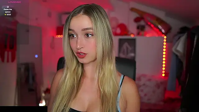 Alexis   Texas online show from October 5, 6:13 pm