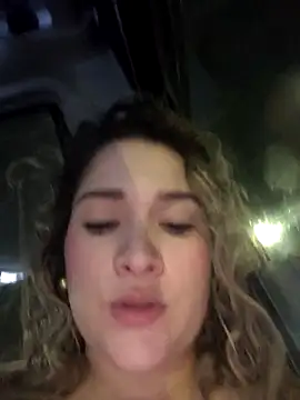 Sara smiiith211 online show from May 1, 12:47 am
