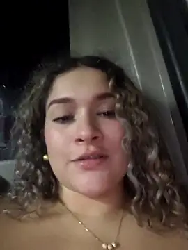 Sara smiiith211 online show from May 3, 1:09 am