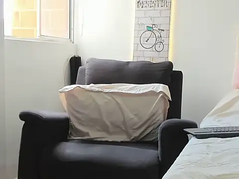 EmilyPeytonn online show from July 28, 3:21 pm