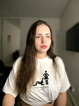 HoneySweetBee online show from November 4, 9:20 pm