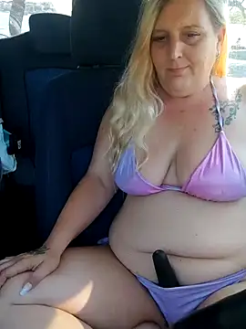 BecciDeluxe online show from July 8, 3:58 pm