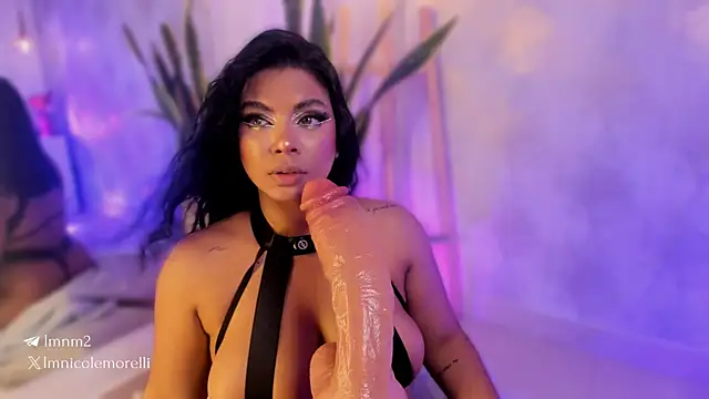 Nicolemorelli2 online show from July 17, 4:11 pm