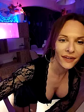 Luna Kitanna online show from May 5, 9:51 pm