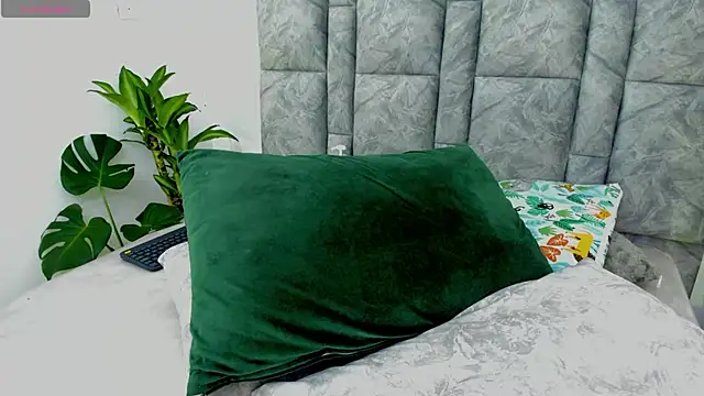 JulianaMiller online show from August 1, 4:47 am