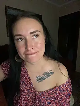Roxana Bell online show from June 6, 9:32 pm