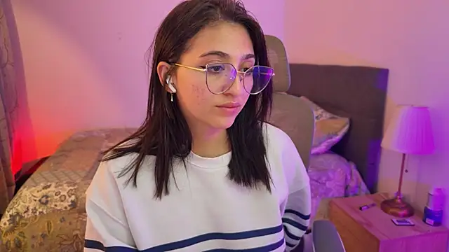 Snapshot of zoe_moon18 chatting on September 30, 5:46 am zoe moon18 online show from September 30, 5:46 am