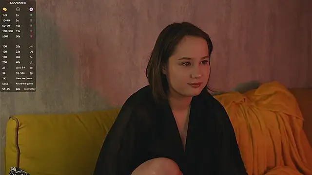 LissaLarsson  online show from April 3, 1:42 pm