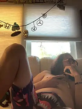 Makethatpussypurr online show from August 6, 1:40 pm