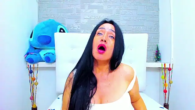 HorniestMilf online show from December 21, 1:32 am