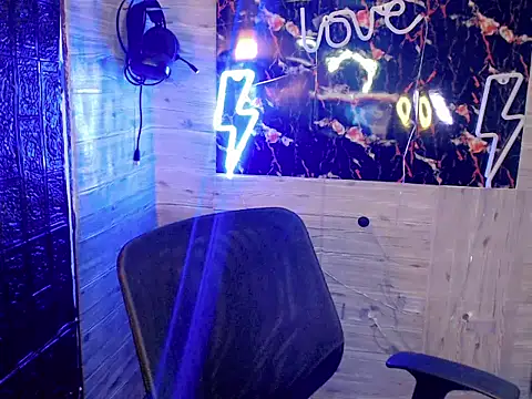 whiteladyboy online show from September 23, 8:12 am