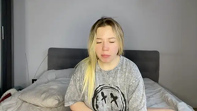 Embersweetbunny online show from January 11, 7:35 am