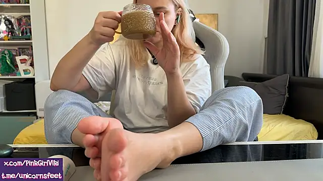 unicornsfeet online show from March 14, 7:20 am