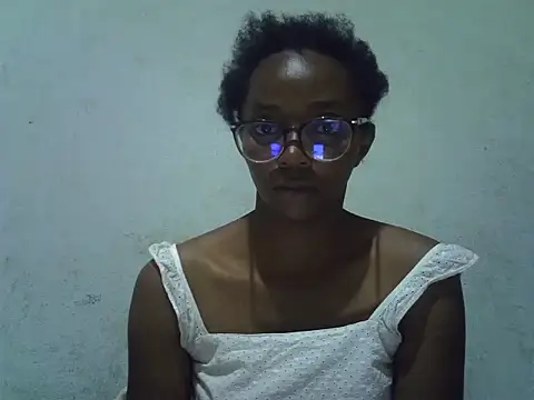 ElianeHot online show from July 16, 6:45 pm