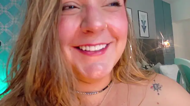 AmbarRoberts  online show from April 29, 2:20 pm
