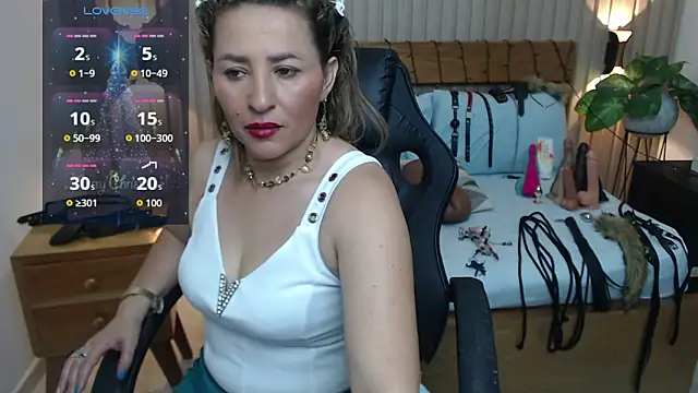 luciana ballesteros  online show from December 4, 1:02 pm