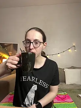 MartiniiSelenna online show from May 2, 5:44 am