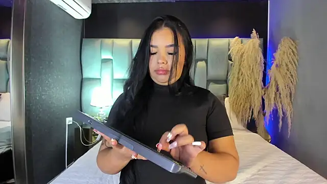 MarianaGarciaa   online show from June 15, 7:03 pm