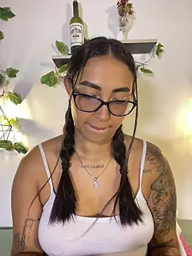 melanieecox online show from June 5, 12:15 am