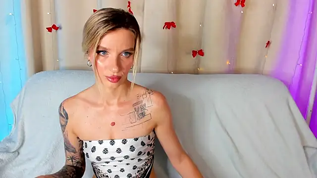 AlinaLovelyX online show from June 28, 1:23 am