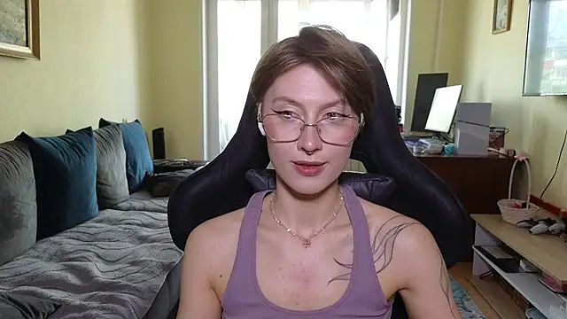 MalvinaBlum online show from May 8, 7:44 am