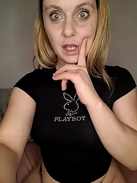 Mlleeffy online show from May 1, 8:23 pm