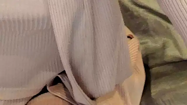 IceDanielles online show from October 4, 5:35 am