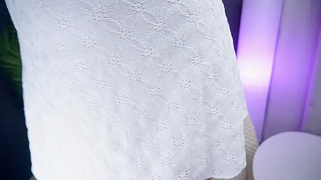 LisaRose online show from March 18, 7:35 am