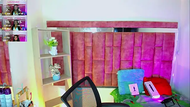 KayleighDreams  online show from June 27, 3:18 am