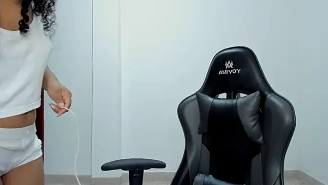 Tammy-Bliss online show from December 19, 1:10 am