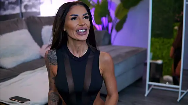 RaquelleVon online show from October 24, 8:21 am