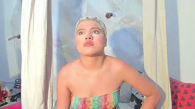 sofiacastillo01 online show from June 29, 1:33 pm