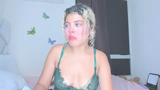sofiacastillo01 online show from April 29, 11:10 pm