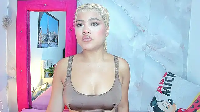 sofiacastillo01 online show from June 25, 1:35 pm