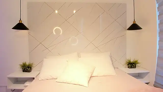 ANTONELLA  ROUSE  online show from November 24, 9:06 pm