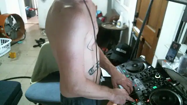Snapshot of trash4cash chatting on September 28, 2:07 am trash4cash online show from September 28, 2:07 am