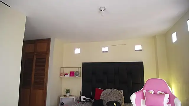 shanakendal2 online show from October 31, 3:05 pm