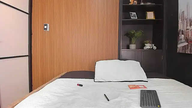 LaurenSnow online show from December 16, 2:23 pm